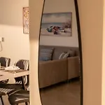 شقة Sun And Sea - Beachfront, 2 Bedrooms With Sea View & Garden Parálion Ástros
