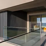 شقة Sun And Sea - Beachfront, 2 Bedrooms With Sea View & Garden *