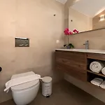 شقة Sun And Sea - Beachfront, 2 Bedrooms With Sea View & Garden *