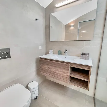 Sun And Sea - Beachfront, 2 Bedrooms With Sea View & Garden Appartement *