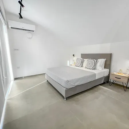 Sun And Sea - Beachfront, 2 Bedrooms With Sea View & Garden Appartement Parálion Ástros