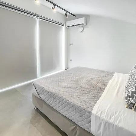 Sun And Sea - Beachfront, 2 Bedrooms With Sea View & Garden Parálion Ástros