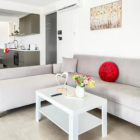 Sun And Sea - Beachfront, 2 Bedrooms With Sea View & Garden