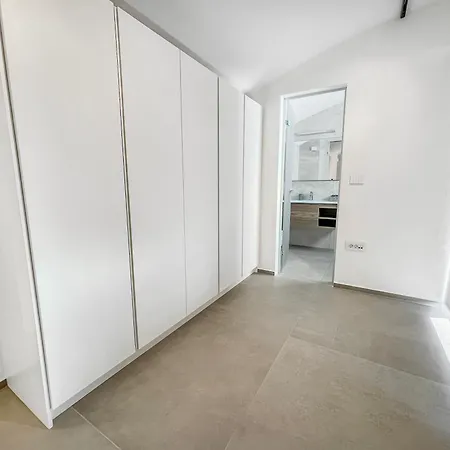 Sun And Sea - Beachfront, 2 Bedrooms With Sea View & Garden Appartement