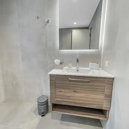 Sun And Sea - Beachfront, 2 Bedrooms With Sea View & Garden Appartement Parálion Ástros