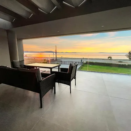 Sun And Sea - Beachfront, 2 Bedrooms With Sea View & Garden Appartement