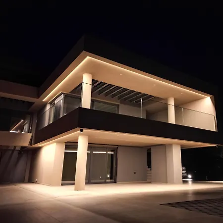 Sun And Sea - Beachfront, 2 Bedrooms With Sea View & Garden Appartement *