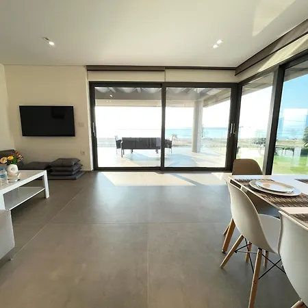 Sun And Sea - Beachfront, 2 Bedrooms With Sea View & Garden Appartement *