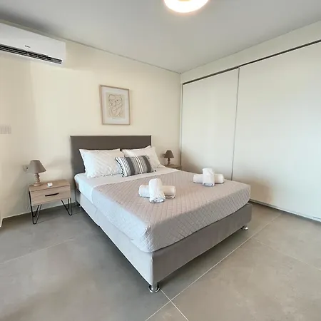 Sun And Sea - Beachfront, 2 Bedrooms With Sea View & Garden Appartement *