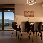 Sun And Sea - Beachfront, 2 Bedrooms With Sea View & Garden
