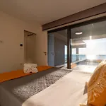 Sun And Sea - Beachfront, 2 Bedrooms With Sea View & Garden *
