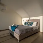 Sun And Sea - Beachfront, 2 Bedrooms With Sea View & Garden Appartement *