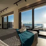 Appartement Sun And Sea - Beachfront, 2 Bedrooms With Sea View & Garden