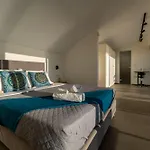 Appartement Sun And Sea - Beachfront, 2 Bedrooms With Sea View & Garden