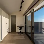 Διαμέρισμα Sun And Sea - Beachfront, 2 Bedrooms With Sea View & Garden