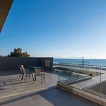 Sun And Sea - Beachfront, 2 Bedrooms With Sea View & Garden Appartement *