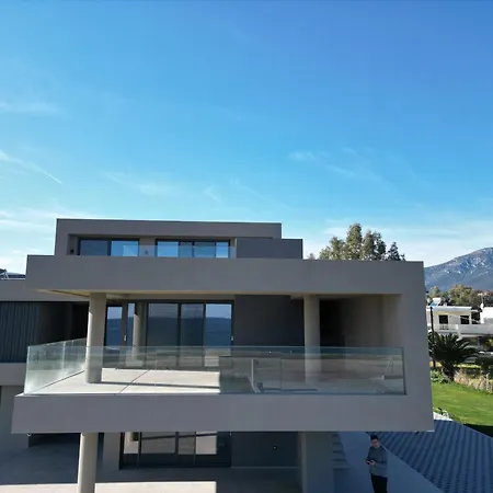 Апартаменты Sun And Sea - Beachfront, 2 Bedrooms With Sea View & Garden Паралион-Астрос