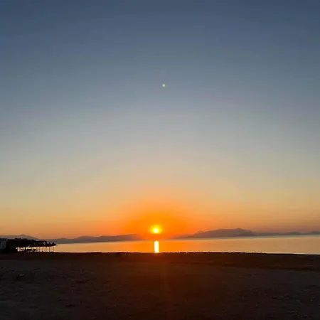 Sun And Sea - Beachfront, 2 Bedrooms With Sea View & Garden