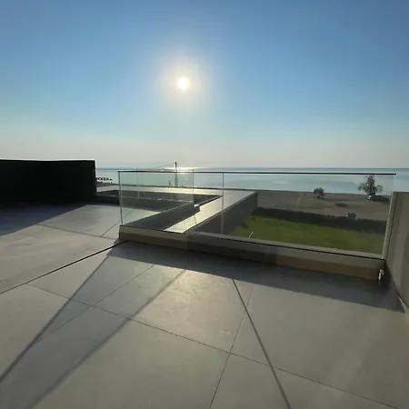 Sun And Sea - Beachfront, 2 Bedrooms With Sea View & Garden Апартаменты Паралион-Астрос