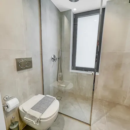 Апартаменты Sun And Sea - Beachfront, 2 Bedrooms With Sea View & Garden Паралион-Астрос