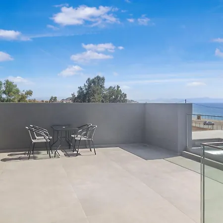 Sun And Sea - Beachfront, 2 Bedrooms With Sea View & Garden Паралион-Астрос