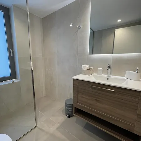 Sun And Sea - Beachfront, 2 Bedrooms With Sea View & Garden Апартаменты