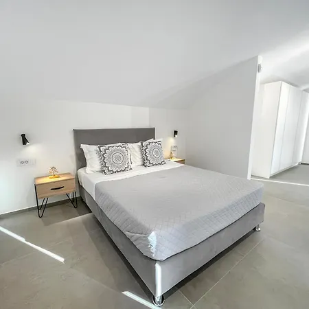 Sun And Sea - Beachfront, 2 Bedrooms With Sea View & Garden * Паралион-Астрос