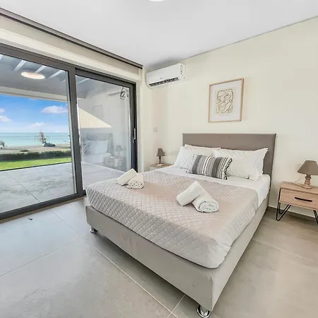 Sun And Sea - Beachfront, 2 Bedrooms With Sea View & Garden Апартаменты *