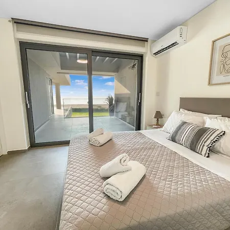 Sun And Sea - Beachfront, 2 Bedrooms With Sea View & Garden Апартаменты Паралион-Астрос