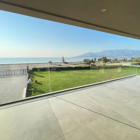 Sun And Sea - Beachfront, 2 Bedrooms With Sea View & Garden Apartman *