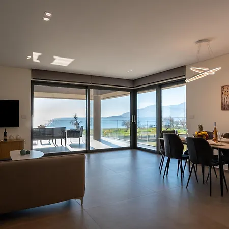 Sun And Sea - Beachfront, 2 Bedrooms With Sea View & Garden Appartement *