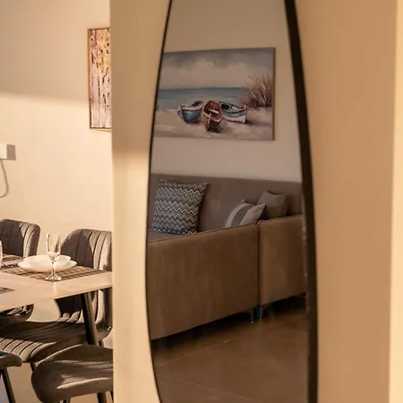 Апартаменты Sun And Sea - Beachfront, 2 Bedrooms With Sea View & Garden Паралион-Астрос