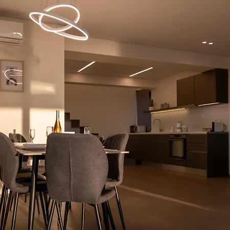Sun And Sea - Beachfront, 2 Bedrooms With Sea View & Garden Апартаменты *