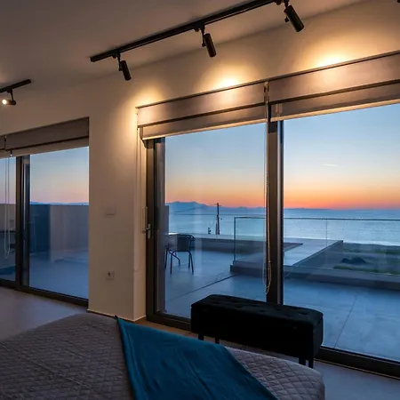 Sun And Sea - Beachfront, 2 Bedrooms With Sea View & Garden Parálion Ástros