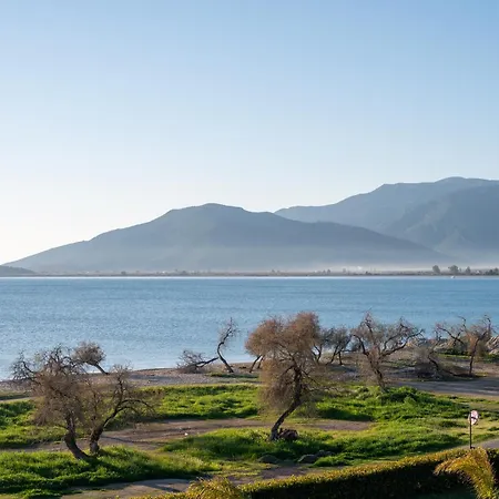 Sun And Sea - Beachfront, 2 Bedrooms With Sea View & Garden Паралион-Астрос