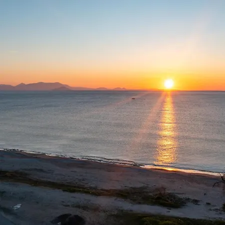Appartement Sun And Sea - Beachfront, 2 Bedrooms With Sea View & Garden *