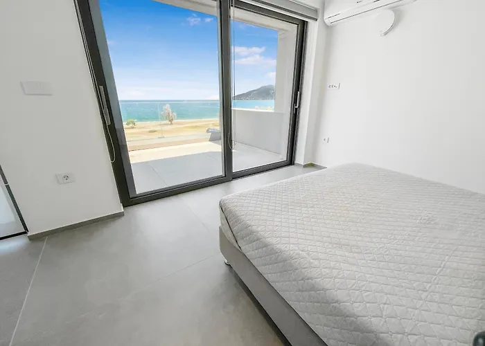 Apartamento Sun And Sea - Beachfront, 2 Bedrooms With Sea View & Garden Parálion Ástros