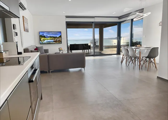 Apartamento Sun And Sea - Beachfront, 2 Bedrooms With Sea View & Garden *