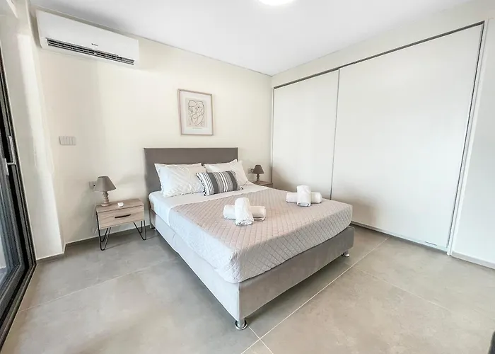 Sun And Sea - Beachfront, 2 Bedrooms With Sea View & Garden Apartamento Parálion Ástros