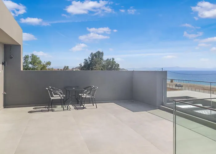 Sun And Sea - Beachfront, 2 Bedrooms With Sea View & Garden Parálion Ástros