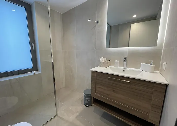 Sun And Sea - Beachfront, 2 Bedrooms With Sea View & Garden Apartamento