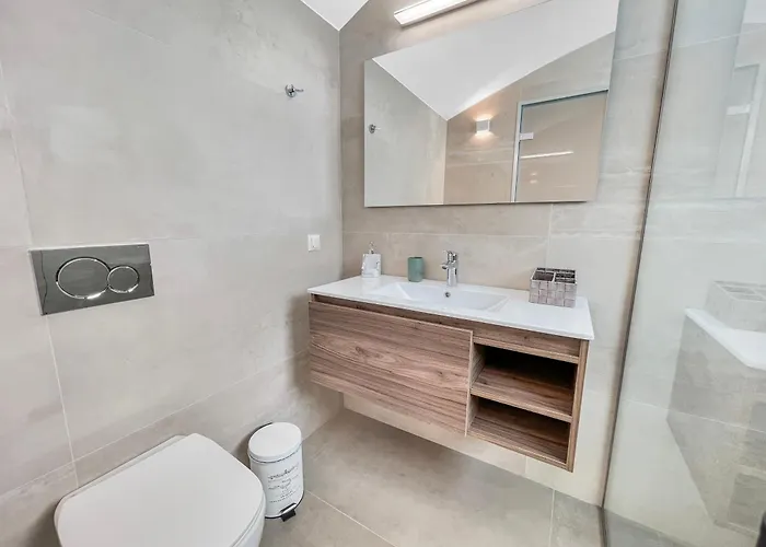 Sun And Sea - Beachfront, 2 Bedrooms With Sea View & Garden Apartamento *