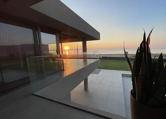 Apartamento Sun And Sea - Beachfront, 2 Bedrooms With Sea View & Garden Parálion Ástros