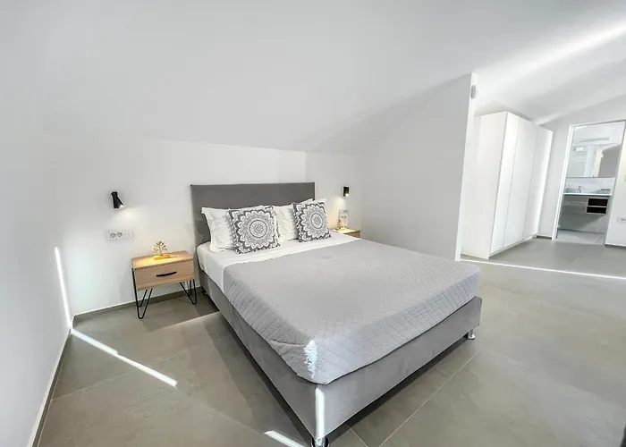 Sun And Sea - Beachfront, 2 Bedrooms With Sea View & Garden * Parálion Ástros