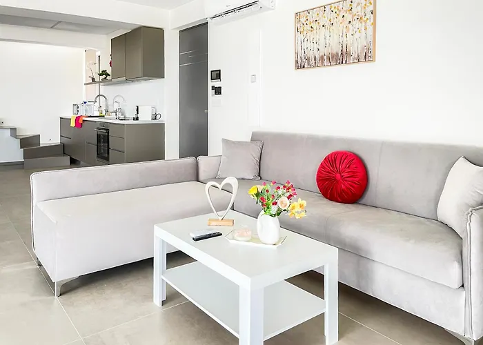 Sun And Sea - Beachfront, 2 Bedrooms With Sea View & Garden