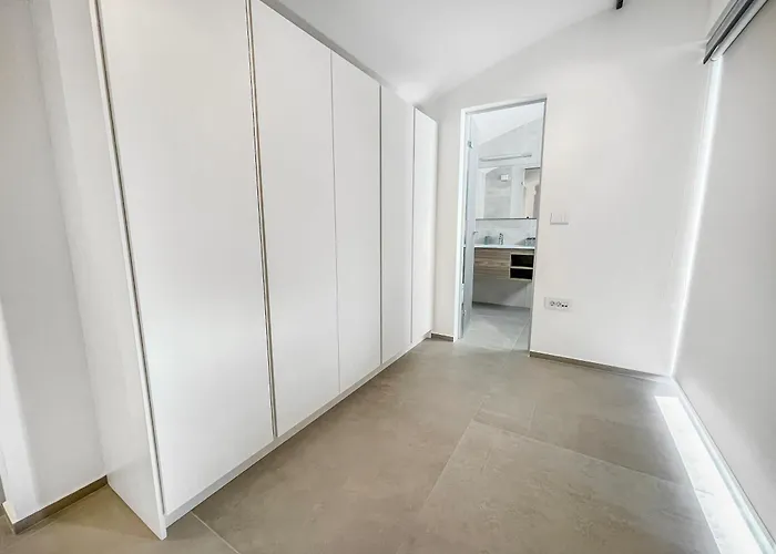 Sun And Sea - Beachfront, 2 Bedrooms With Sea View & Garden Apartamento