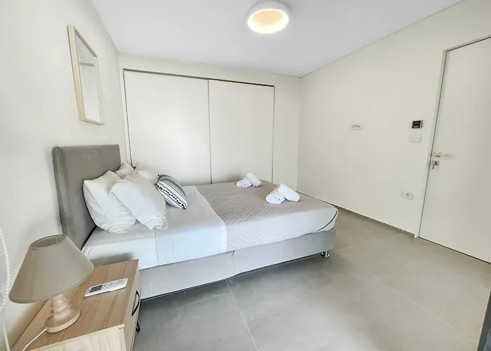 Sun And Sea - Beachfront, 2 Bedrooms With Sea View & Garden Parálion Ástros