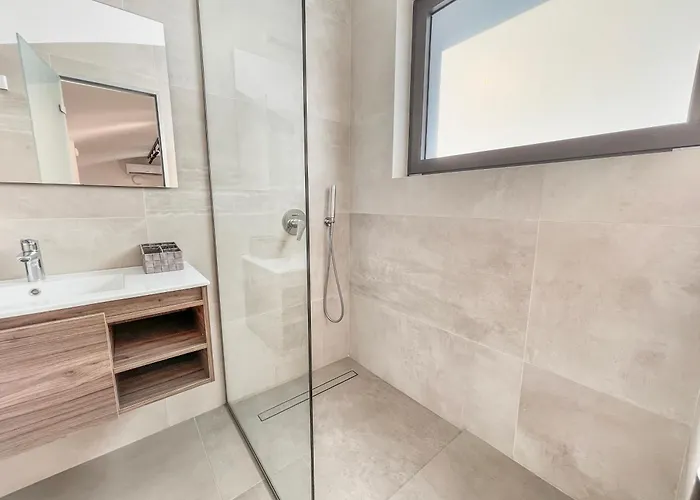 Apartamento Sun And Sea - Beachfront, 2 Bedrooms With Sea View & Garden *