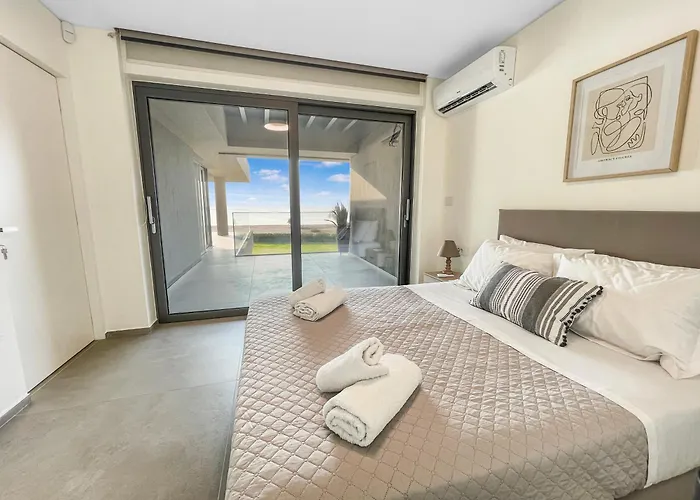 Sun And Sea - Beachfront, 2 Bedrooms With Sea View & Garden Apartamento Parálion Ástros