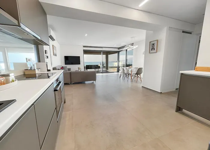 Apartamento Sun And Sea - Beachfront, 2 Bedrooms With Sea View & Garden Parálion Ástros